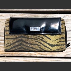 - Mondani Animal Print Tri-Fold Wallet! EUC!